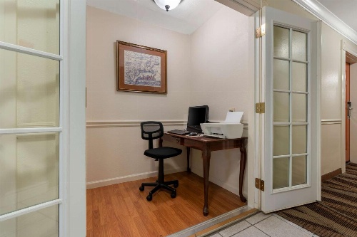 Best Western Colonial Inn image 2