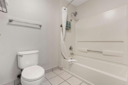Best Western Colonial Inn image 30